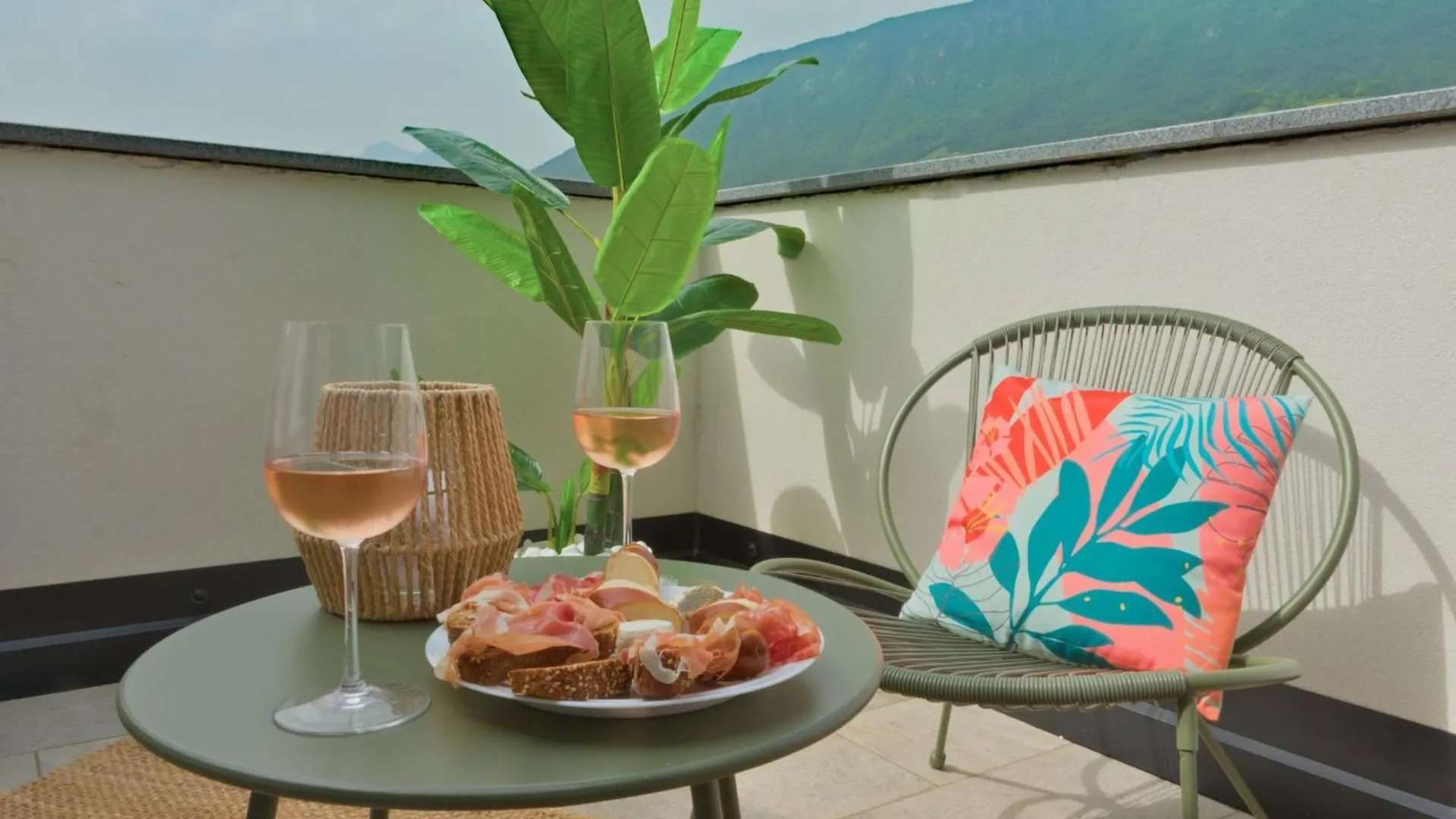 Penthouse Iseo Lake View - Free Wi-Fi And Private Parking Included Sale Marasino